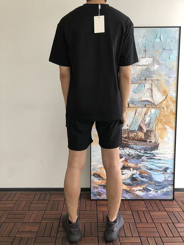 D O T-shirt · 5