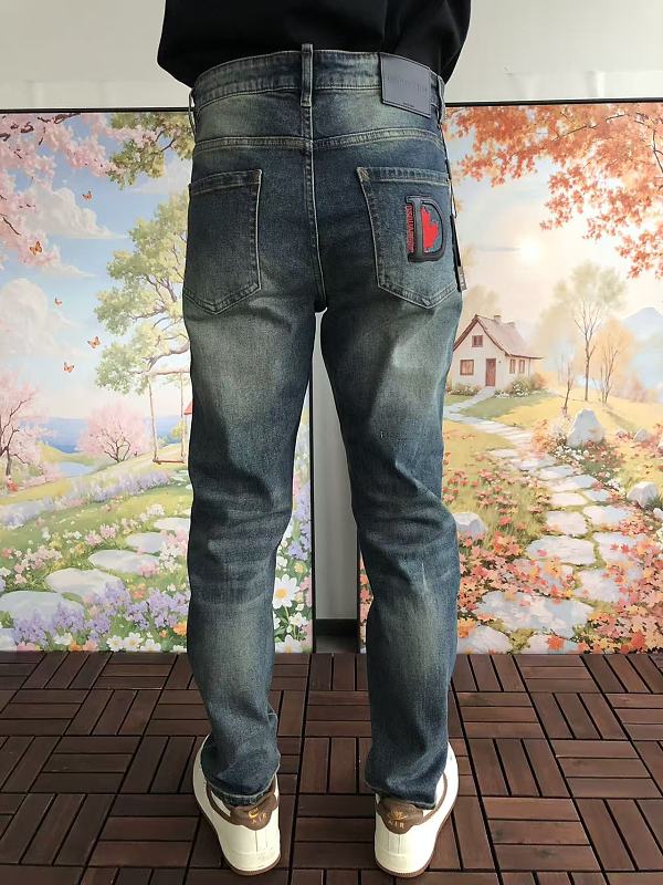 D Q R D2 Jeans · 4