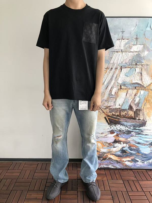 L T-shirt · 3