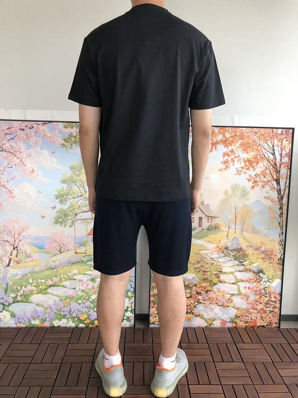 P La E T-shirt 5