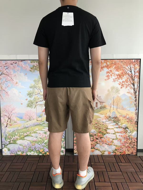 M R T-shirt · 4