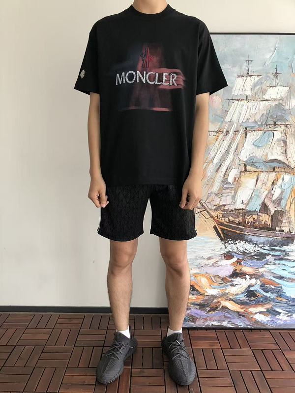 M R T-shirt · 3