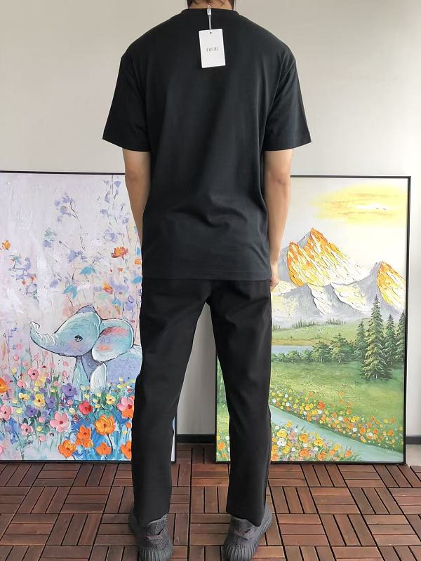 D O T-shirt · 5