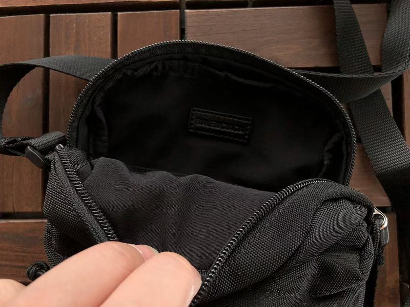 B L Ia A Bag 9