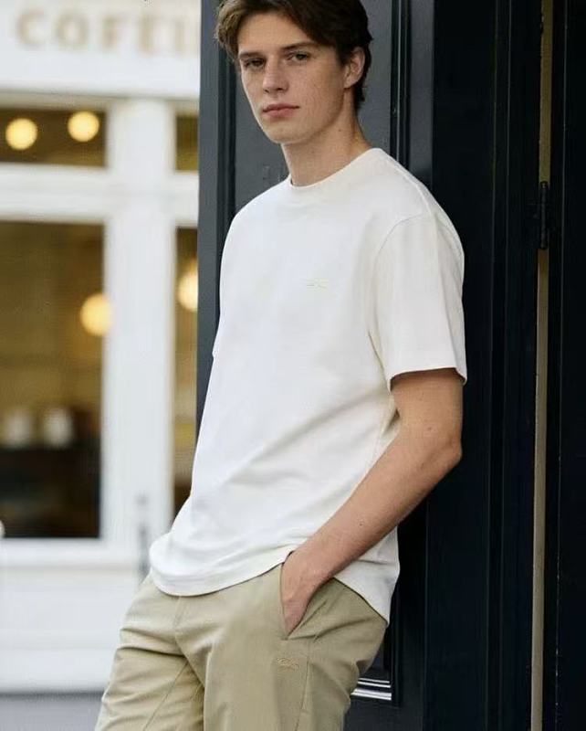 L C St T-shirt · 4
