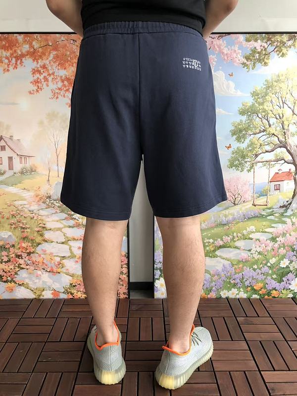 M Is N M R Ie A Shorts · 4