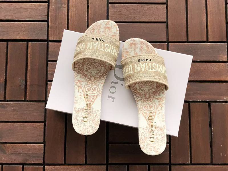 D O Slippers · 4