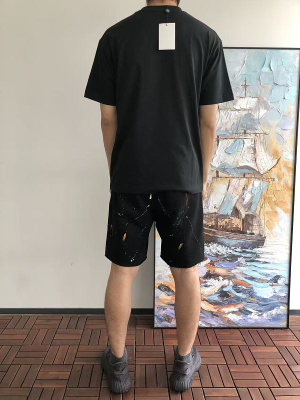 M R T-shirt · 5