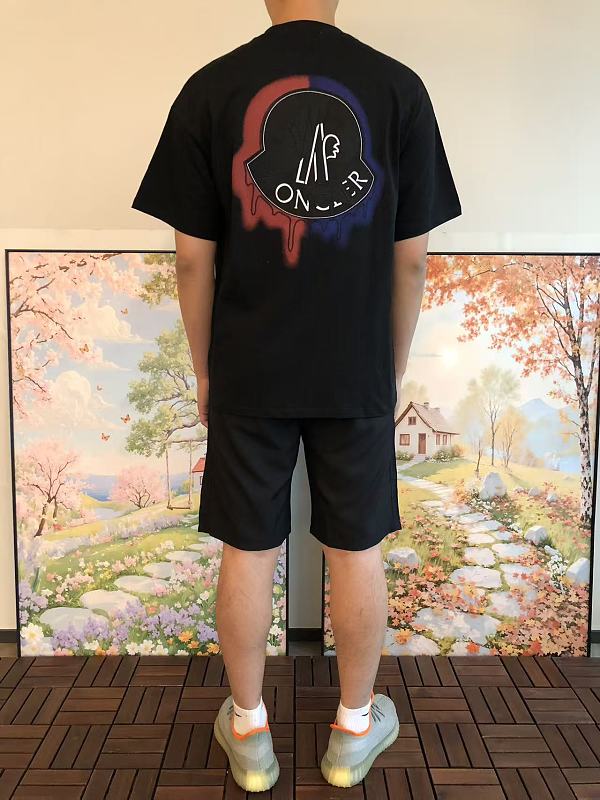 M R T-shirt · 4