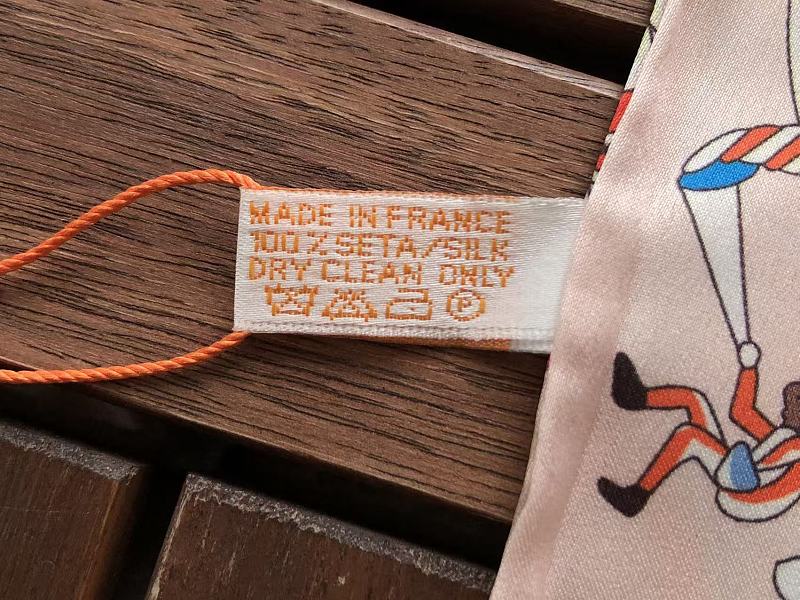 H R E Scarf 8
