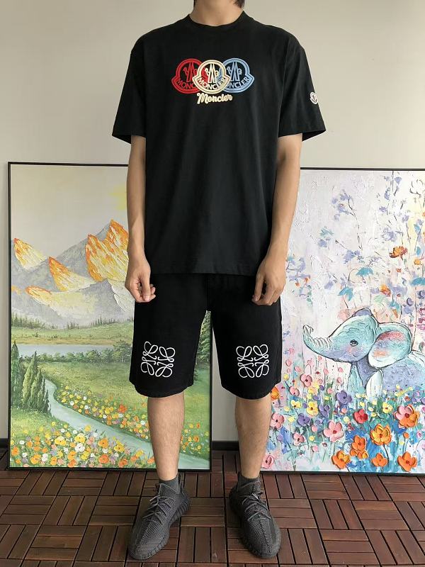 M R T-shirt · 3