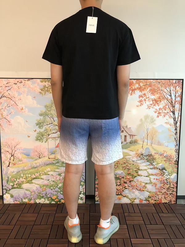 D O T-shirt · 4