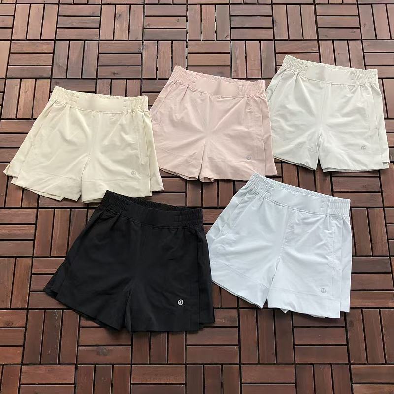 L Ul M N Shorts Woman · 4