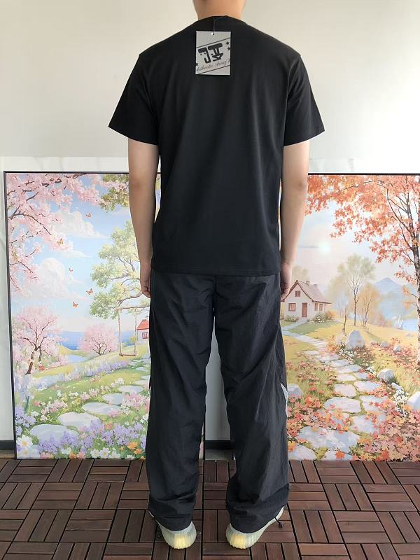 Fashion T-shirt · 4