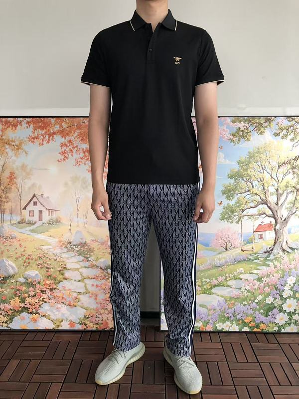 D O T-shirt · 3