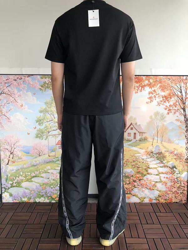 M R T-shirt · 4