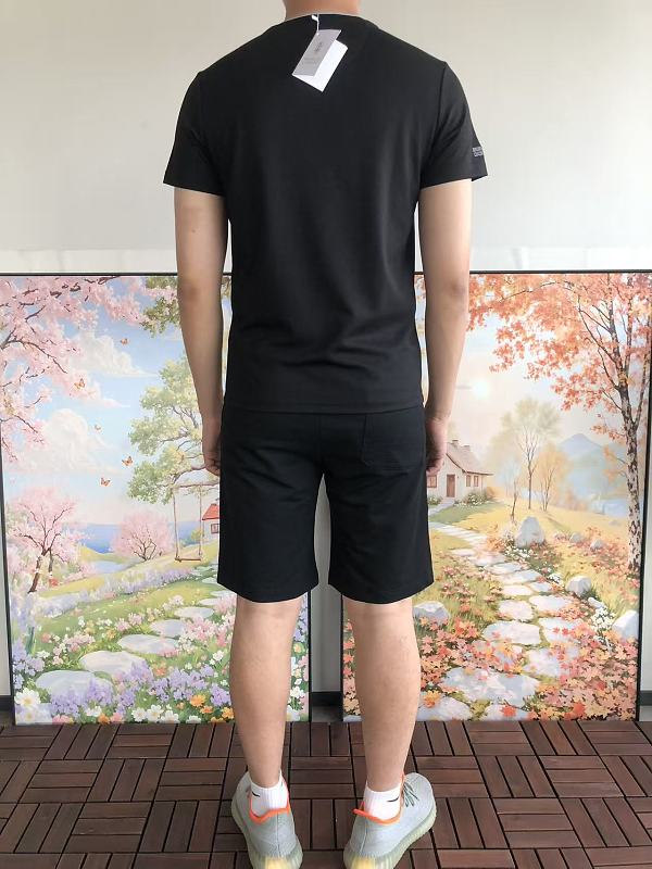 Br N L O C Ci L I T-shirt · 5