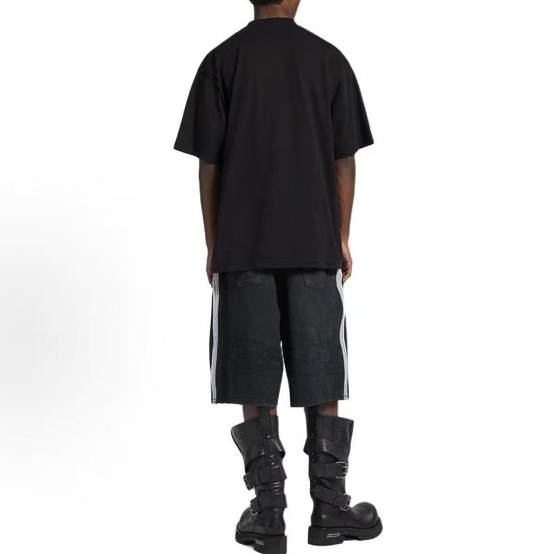 B L Ia A T-shirt · 5