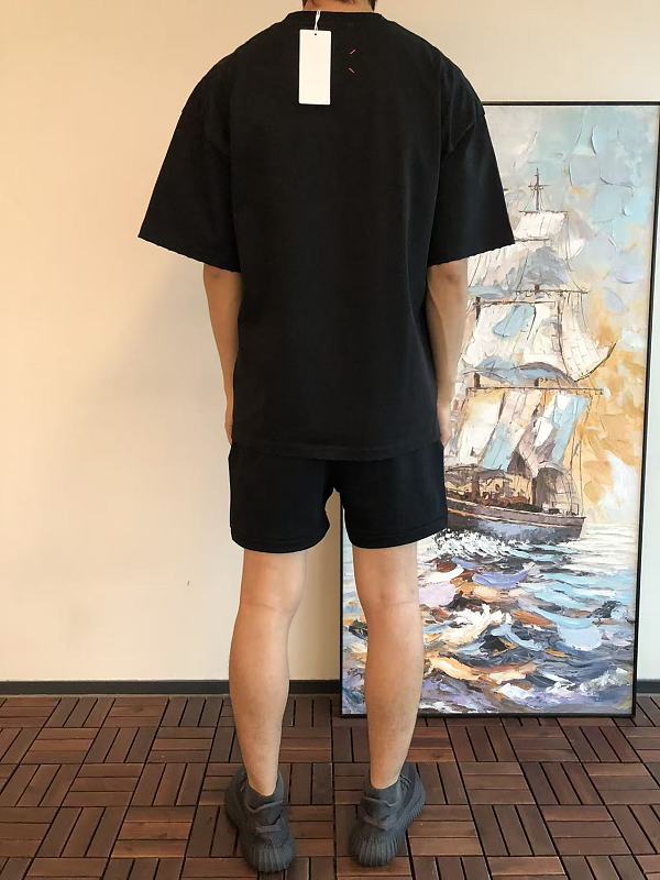 M Is N M R Ie A T-shirt · 4