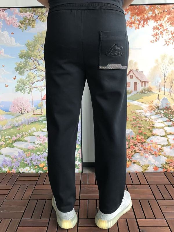L Trousers · 4