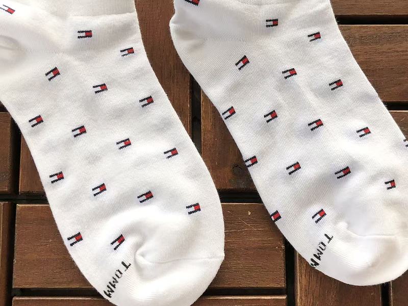 T H R Socks 10