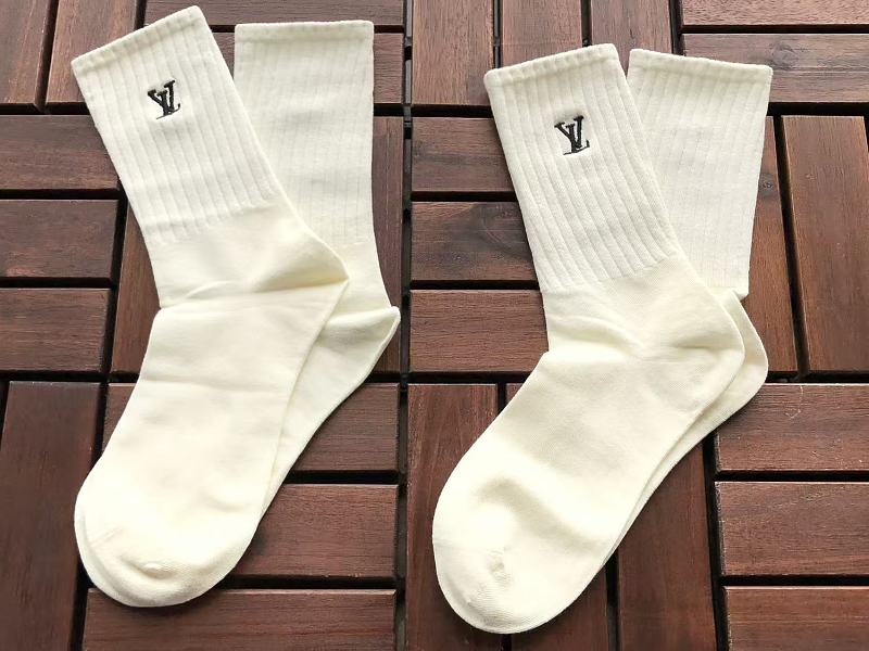 L Socks · 4