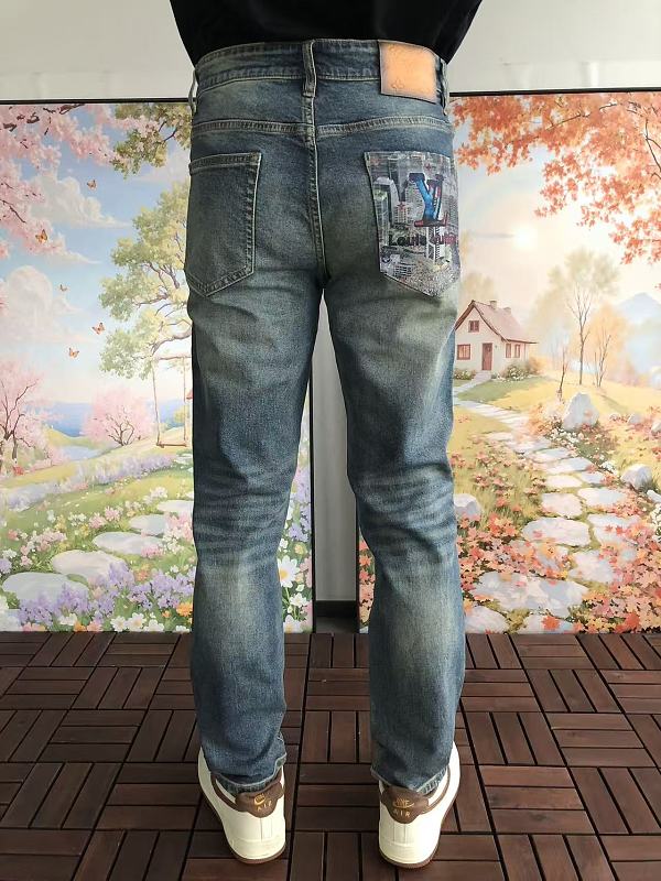L Jeans · 4