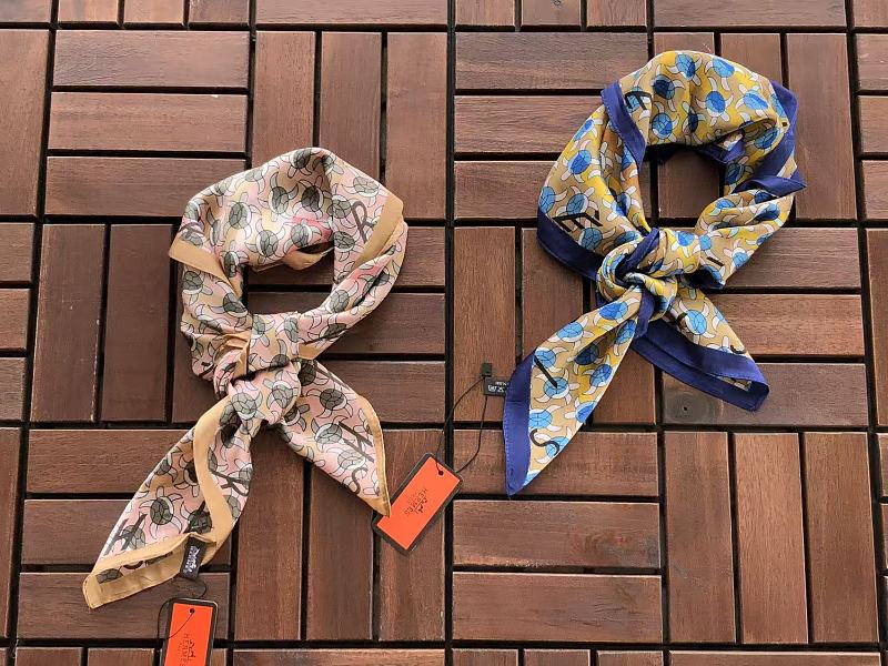 H R E Scarf · 3