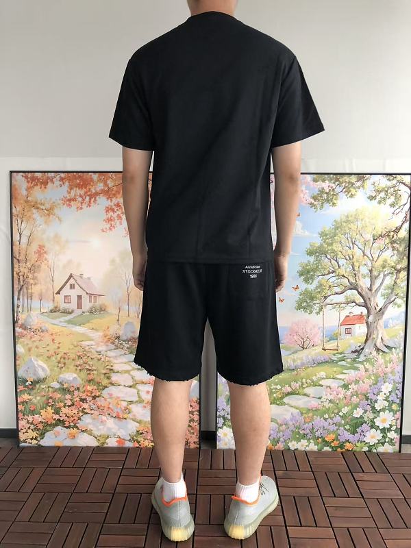 B L Ia A T-shirt · 4