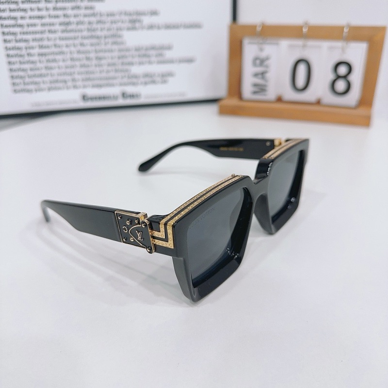 L Sunglasses 3