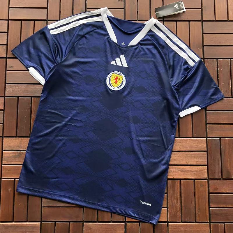 Football T-shirt · 4