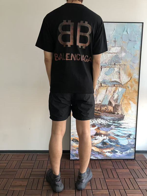 B L Ia A T-shirt · 4
