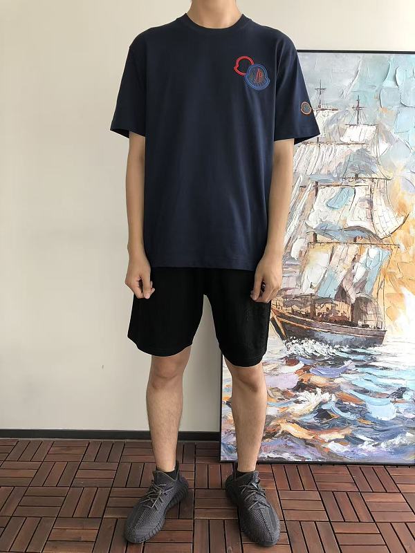 M R T-shirt · 4