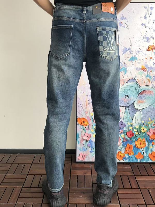 L Jeans · 4