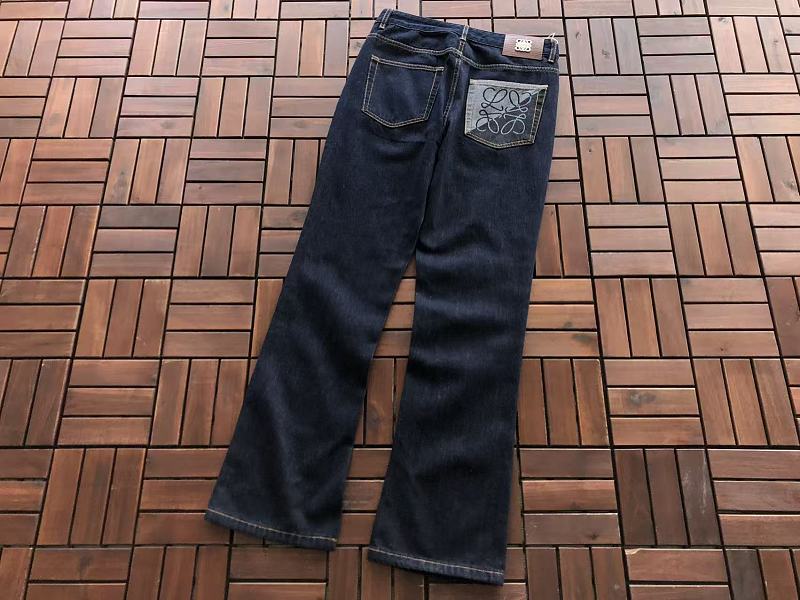 L E Jeans · 4