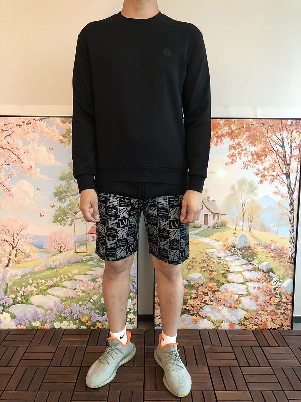 M R Sweater · 3