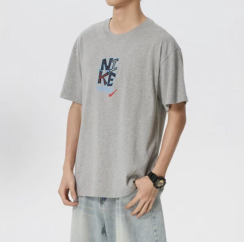 Nike T-shirt · 3
