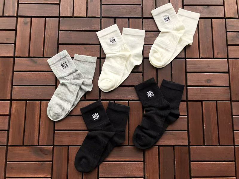 L E Socks · 3