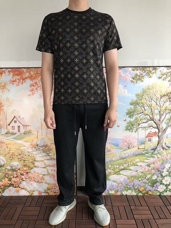 L T-shirt · 3