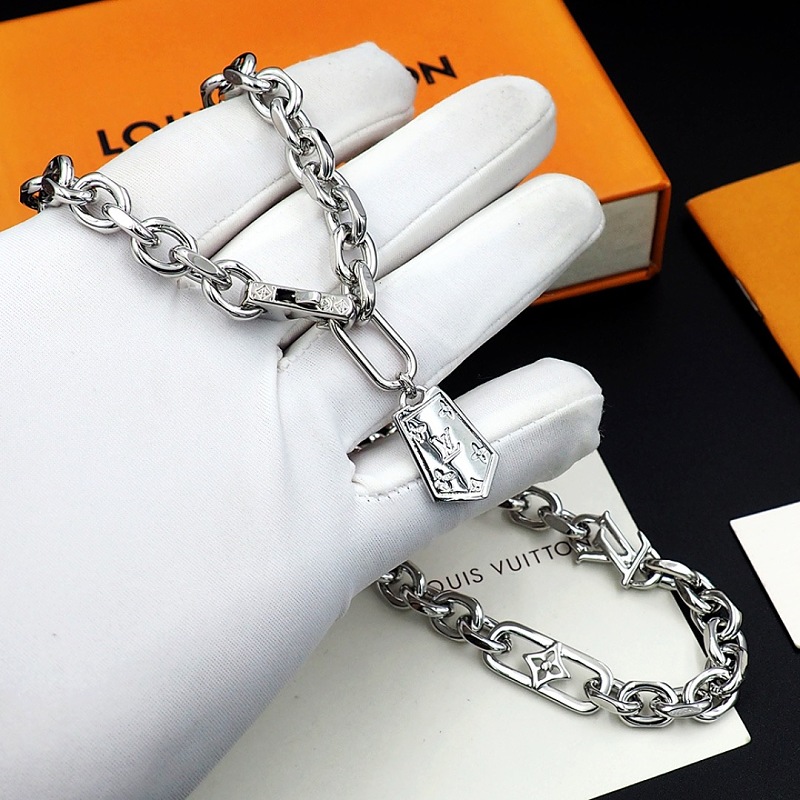 L Jewelry · 3