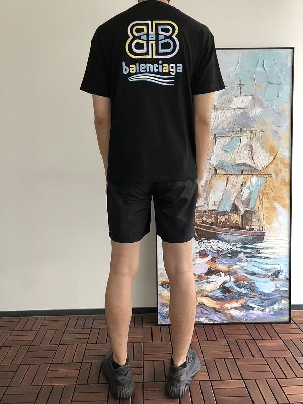 B L Ia A T-shirt · 4