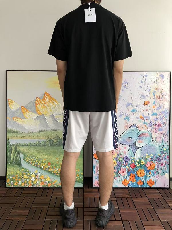 D O T-shirt · 4