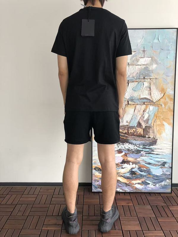 M R T-shirt · 4