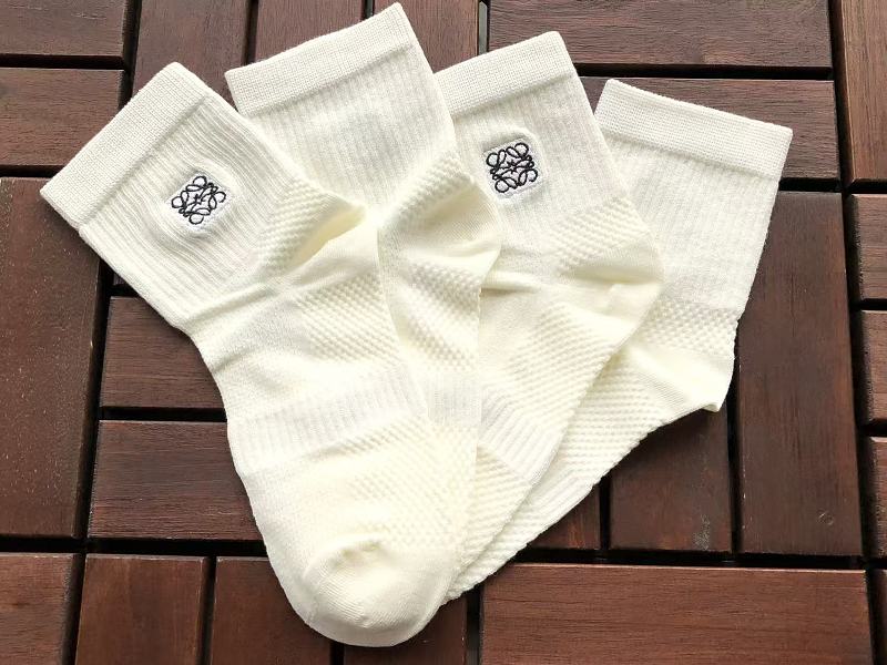 L E Socks · 4