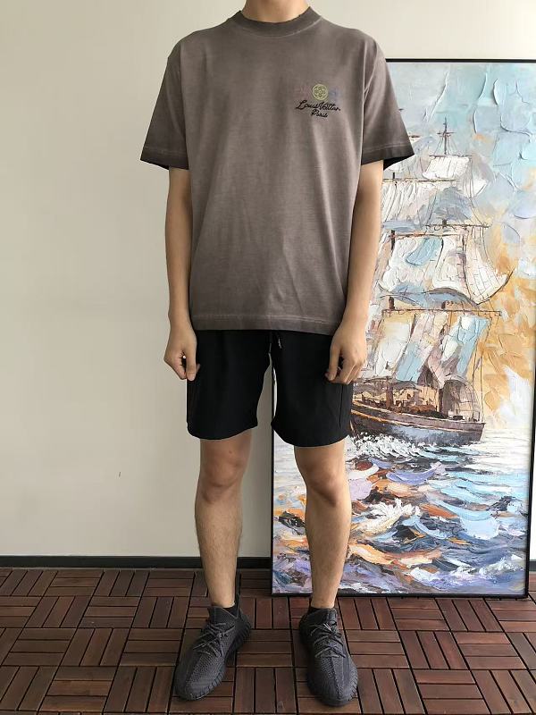 L T-shirt · 3
