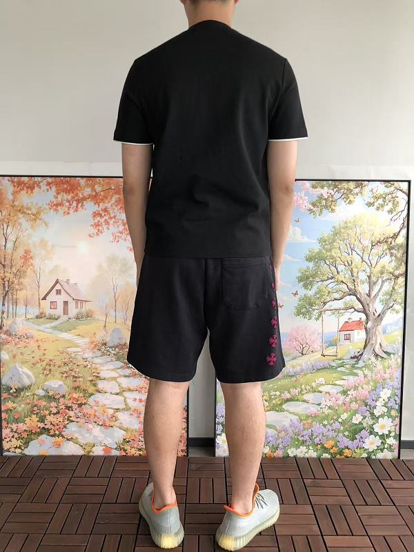 L T-shirt · 4