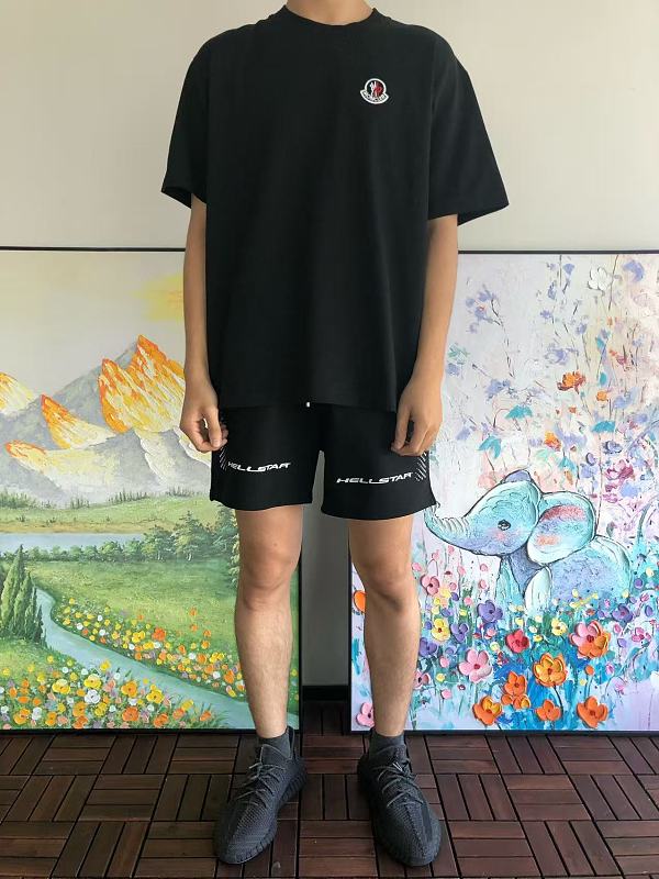 M R T-shirt · 3