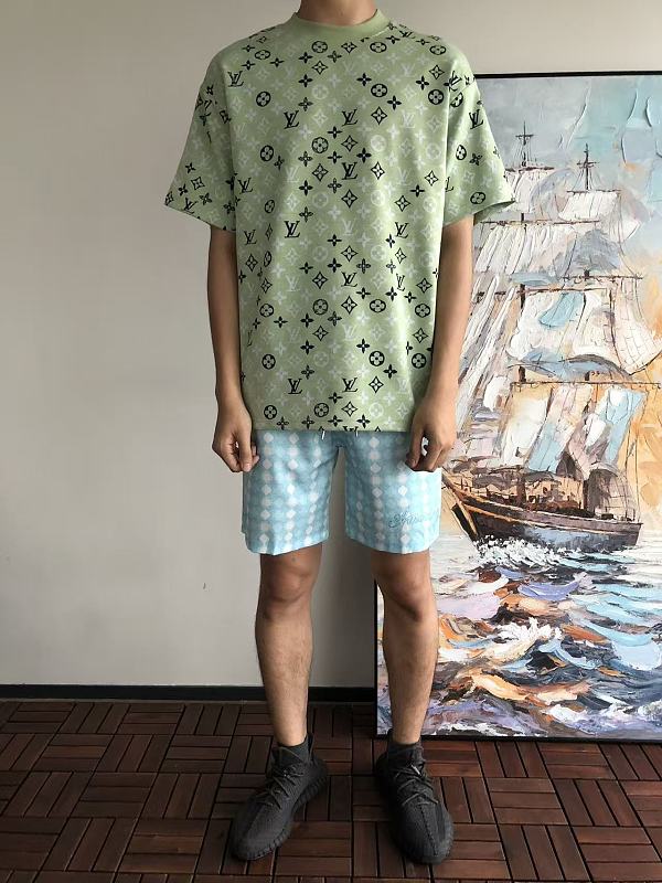 L T-shirt · 3