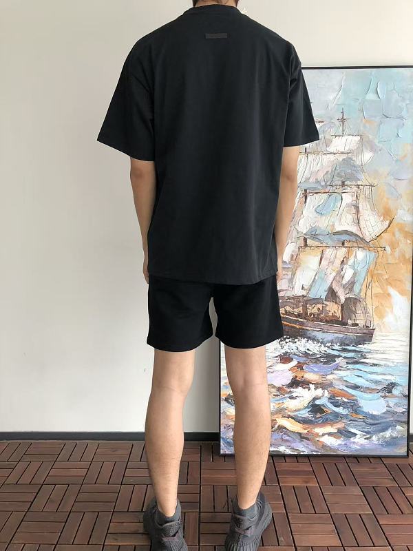 Essentials T-shirt 4
