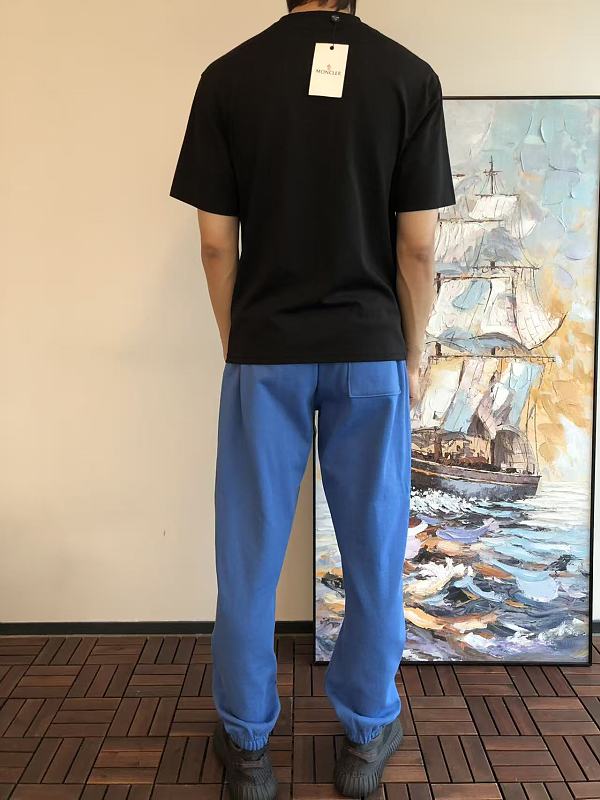 M R T-shirt · 4